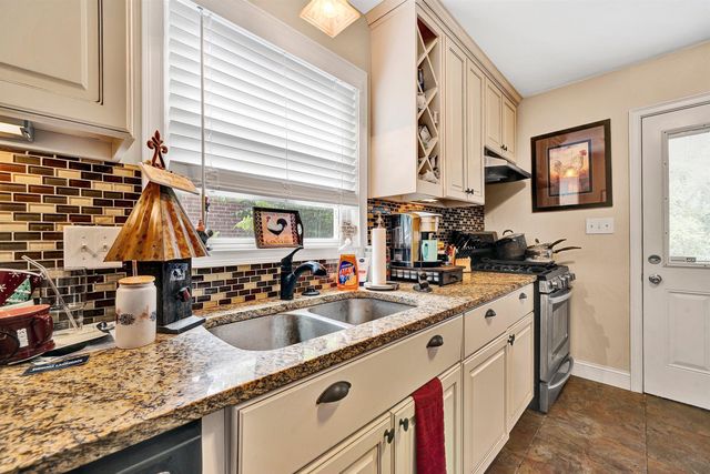 1830 Oxford AVE SW, Roanoke, VA 24015