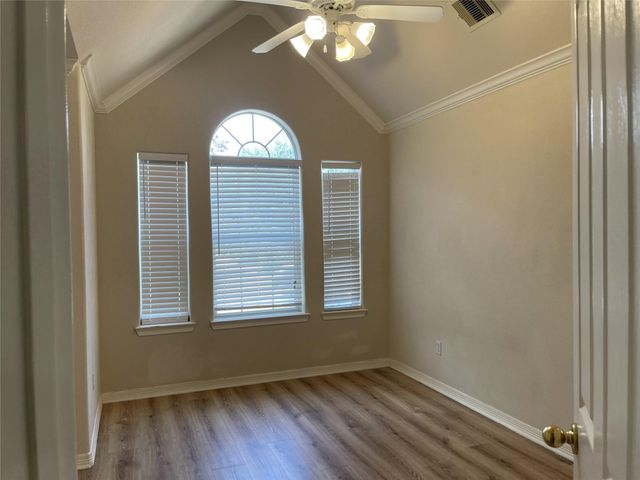 6410 E Linpar Court, Houston, TX 77040