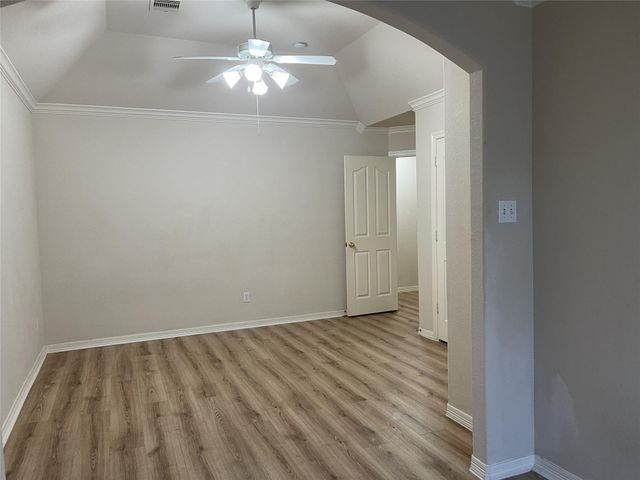 6410 E Linpar Court, Houston, TX 77040