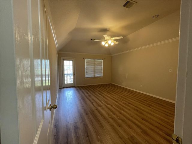 6410 E Linpar Court, Houston, TX 77040