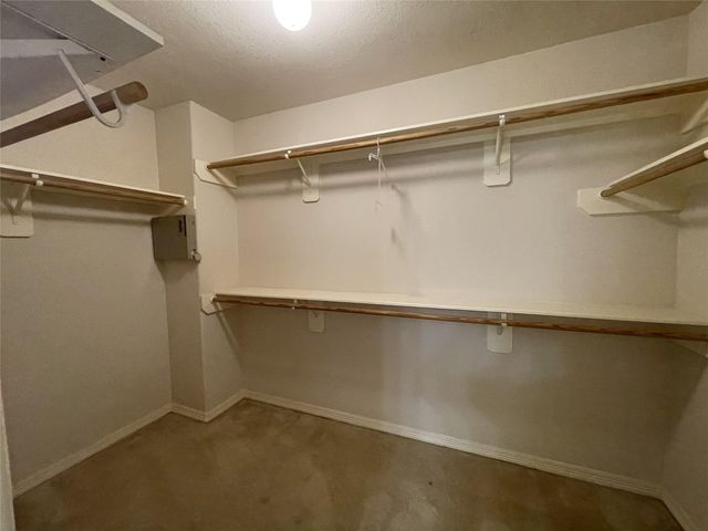 6410 E Linpar Court, Houston, TX 77040