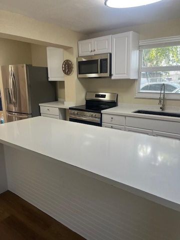 734 SW 8th Street, Dania Beach, FL 33004