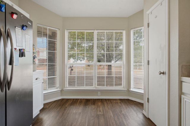 8 Apache Plume Road, Los Lunas, NM 87031