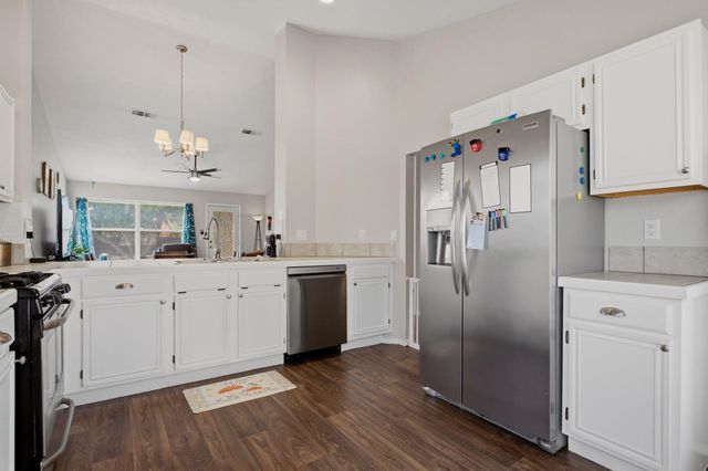 8 Apache Plume Road, Los Lunas, NM 87031