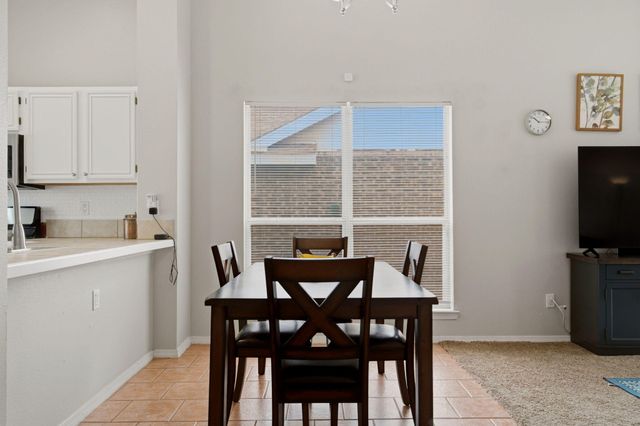 8 Apache Plume Road, Los Lunas, NM 87031