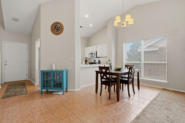 8 Apache Plume Road, Los Lunas, NM 87031