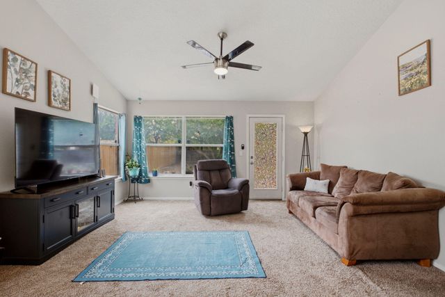 8 Apache Plume Road, Los Lunas, NM 87031