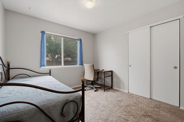 8 Apache Plume Road, Los Lunas, NM 87031