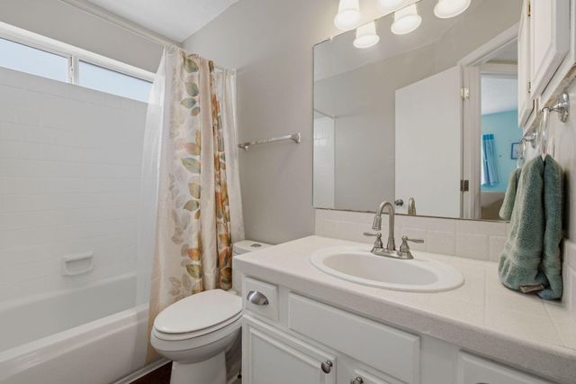 8 Apache Plume Road, Los Lunas, NM 87031