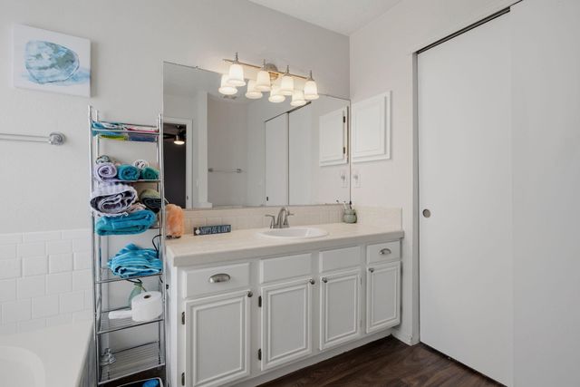 8 Apache Plume Road, Los Lunas, NM 87031