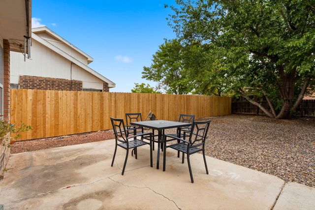 8 Apache Plume Road, Los Lunas, NM 87031