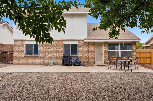 8 Apache Plume Road, Los Lunas, NM 87031
