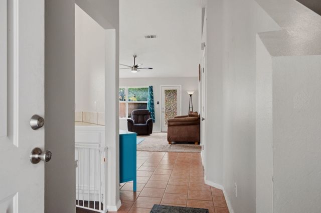 8 Apache Plume Road, Los Lunas, NM 87031