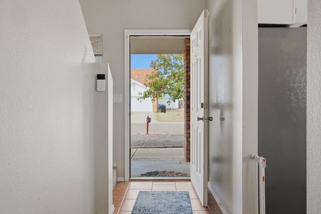 8 Apache Plume Road, Los Lunas, NM 87031