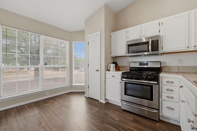 8 Apache Plume Road, Los Lunas, NM 87031