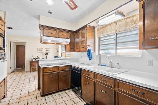 219 Poesta Dr, Portland, TX 78374