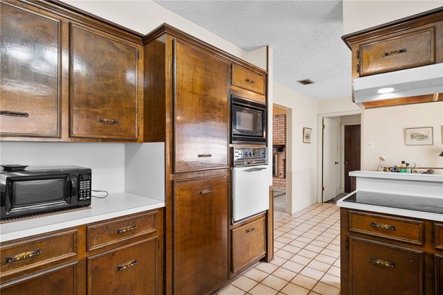 219 Poesta Dr, Portland, TX 78374