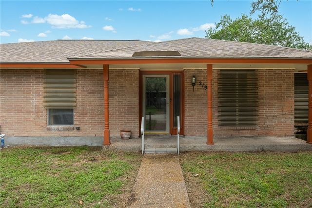 219 Poesta Dr, Portland, TX 78374