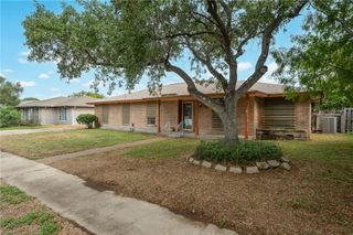 219 Poesta Dr, Portland, TX 78374