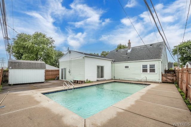 20 Nicholas Drive South, Tonawanda, NY 14150