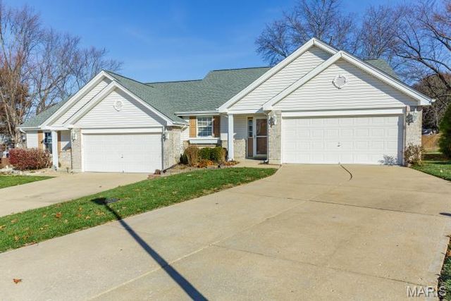 12 Quiet Meadow Court, St Peters, MO 63376