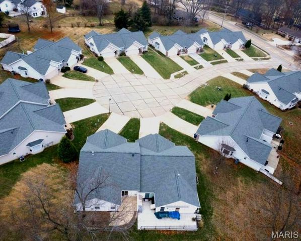 12 Quiet Meadow Court, St Peters, MO 63376