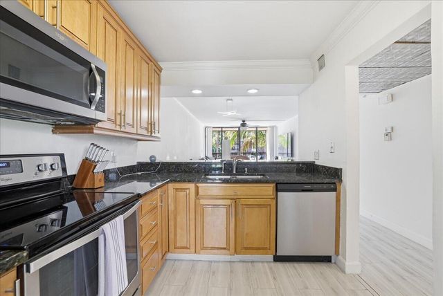 16 Royal Palm Way 205, Boca Raton, FL 33432