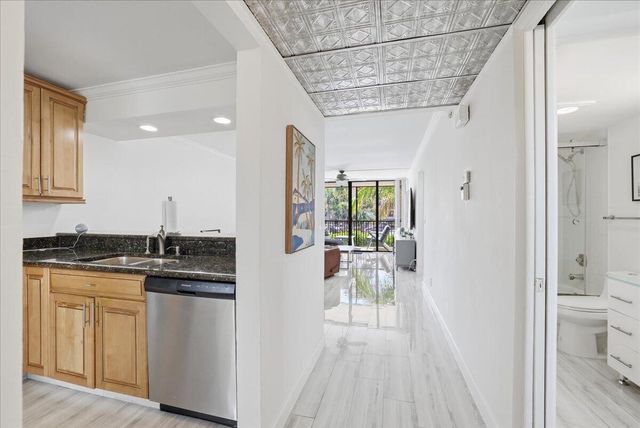 16 Royal Palm Way 205, Boca Raton, FL 33432