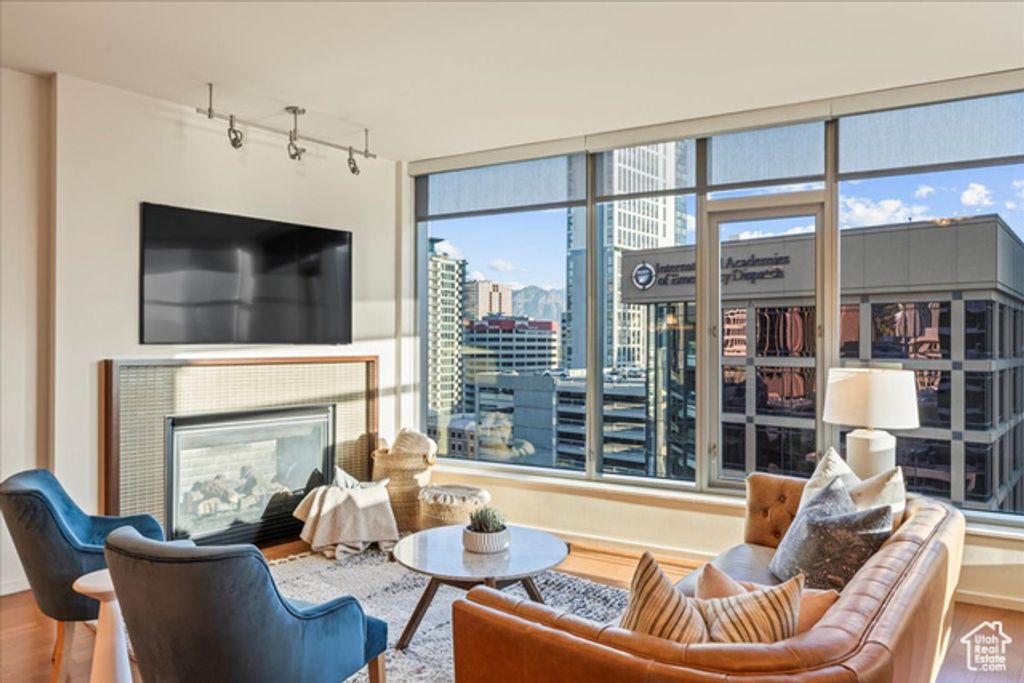 Image 11 of property listing at 35 E 100 S #807, Salt Lake City, UT 84111