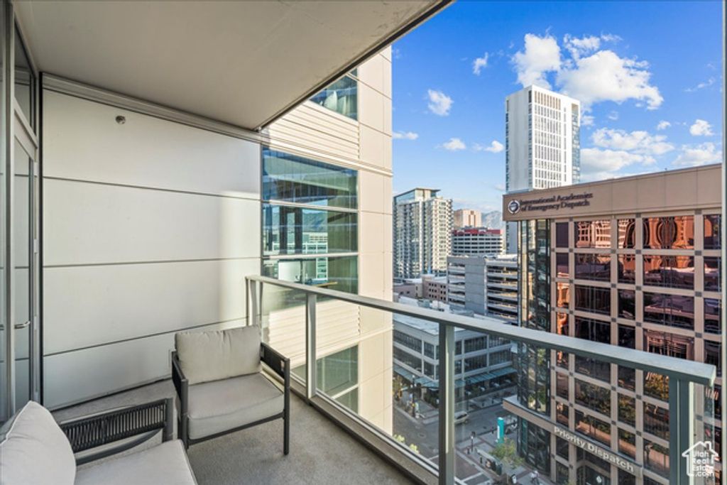 Image 16 of property listing at 35 E 100 S #807, Salt Lake City, UT 84111