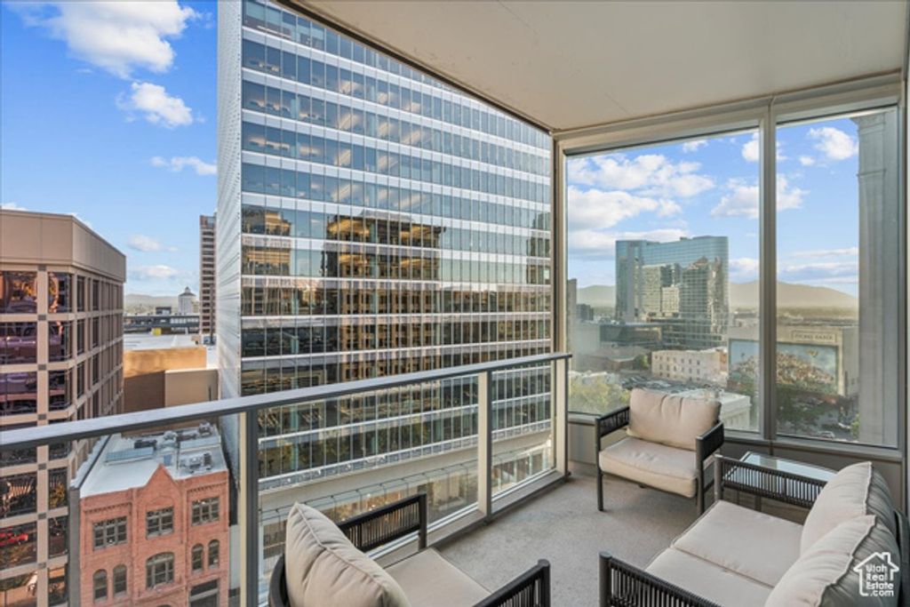 Image 17 of property listing at 35 E 100 S #807, Salt Lake City, UT 84111