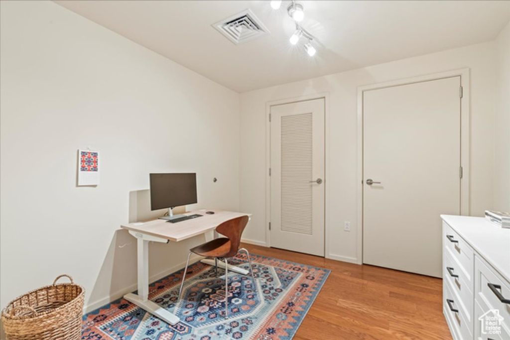 Image 3 of property listing at 35 E 100 S #807, Salt Lake City, UT 84111