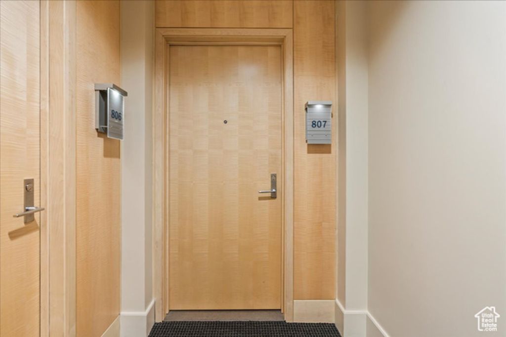 Image 24 of property listing at 35 E 100 S #807, Salt Lake City, UT 84111