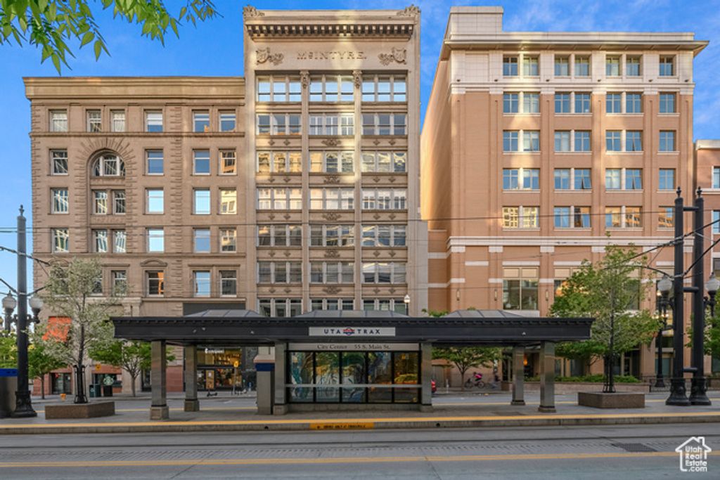 Image 29 of property listing at 35 E 100 S #807, Salt Lake City, UT 84111