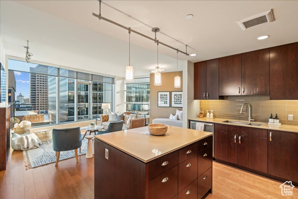 Image 8 of property listing at 35 E 100 S #807, Salt Lake City, UT 84111