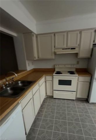 824 Nottaway DR, Chesapeake, VA 23320