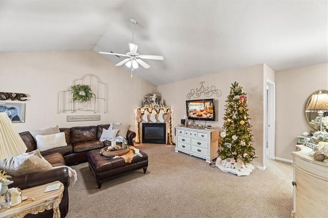 1528 Legend Trail Drive A, Lawrence, KS 66047