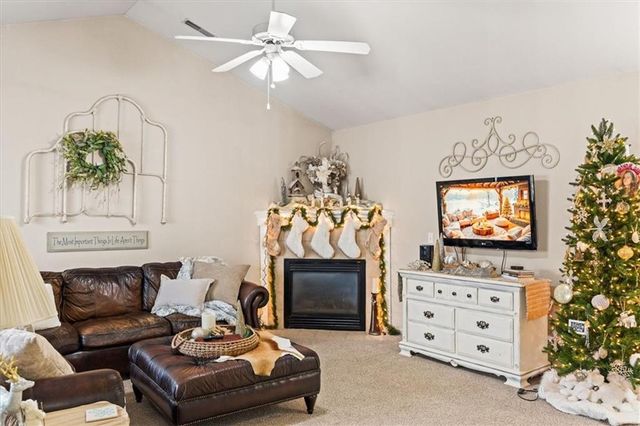 1528 Legend Trail Drive A, Lawrence, KS 66047