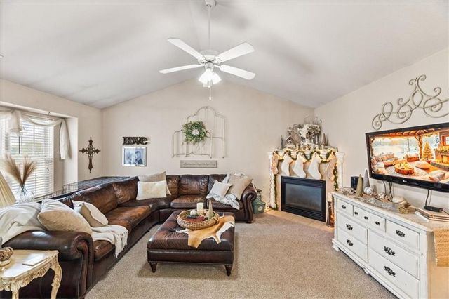 1528 Legend Trail Drive A, Lawrence, KS 66047