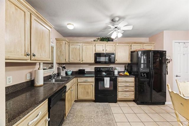 1528 Legend Trail Drive A, Lawrence, KS 66047