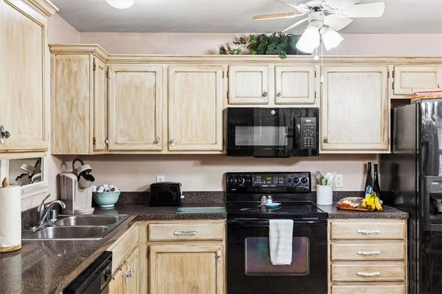 1528 Legend Trail Drive A, Lawrence, KS 66047