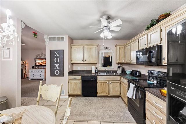 1528 Legend Trail Drive A, Lawrence, KS 66047