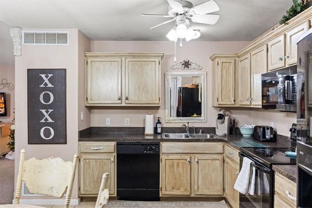 1528 Legend Trail Drive A, Lawrence, KS 66047