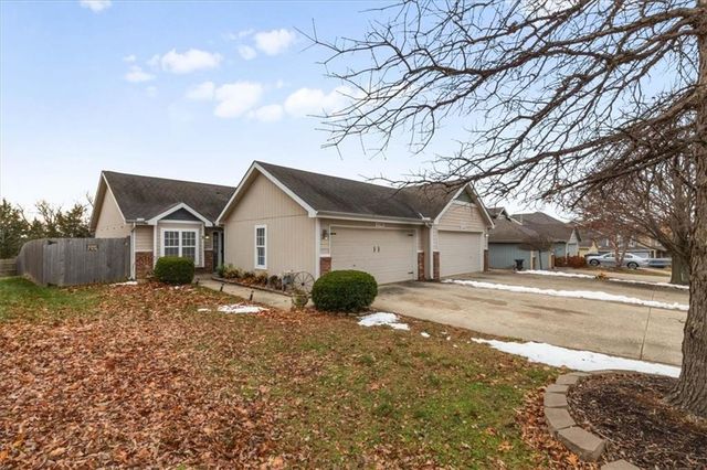 1528 Legend Trail Drive A, Lawrence, KS 66047