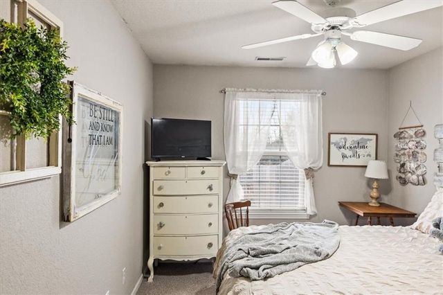 1528 Legend Trail Drive A, Lawrence, KS 66047