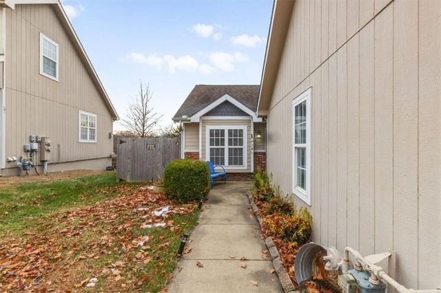 1528 Legend Trail Drive A, Lawrence, KS 66047