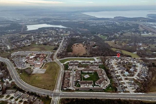 1528 Legend Trail Drive A, Lawrence, KS 66047