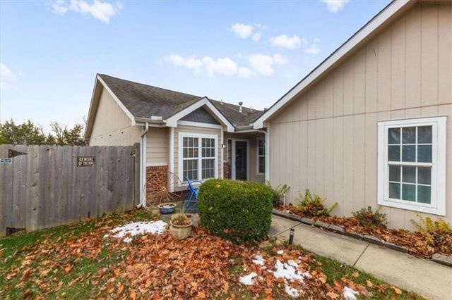 1528 Legend Trail Drive A, Lawrence, KS 66047