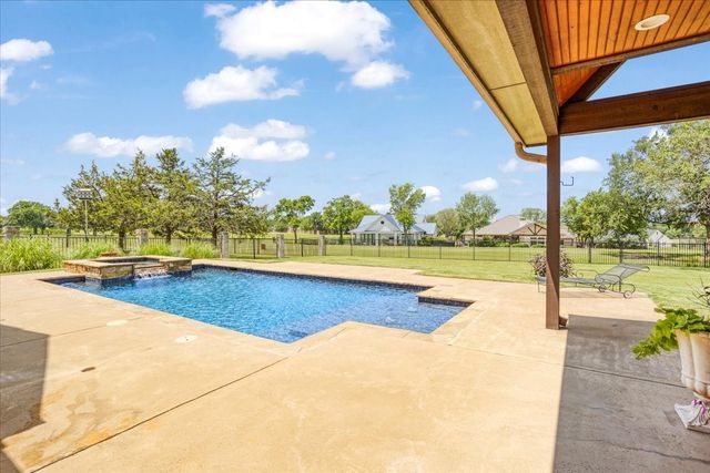 35 S Bob Jones Court, Pottsboro, TX 75076