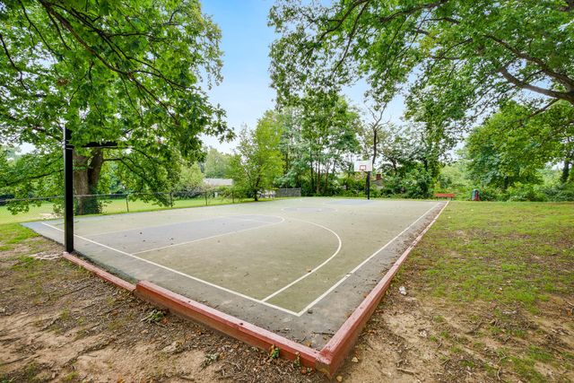 2926 IRVINGTON RD, Falls Church, VA 22042